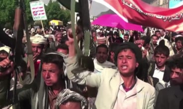 Houthis_protest_against_airstrikes_1
