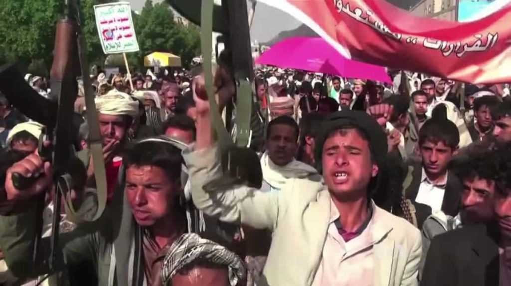 Houthis_protest_against_airstrikes_1