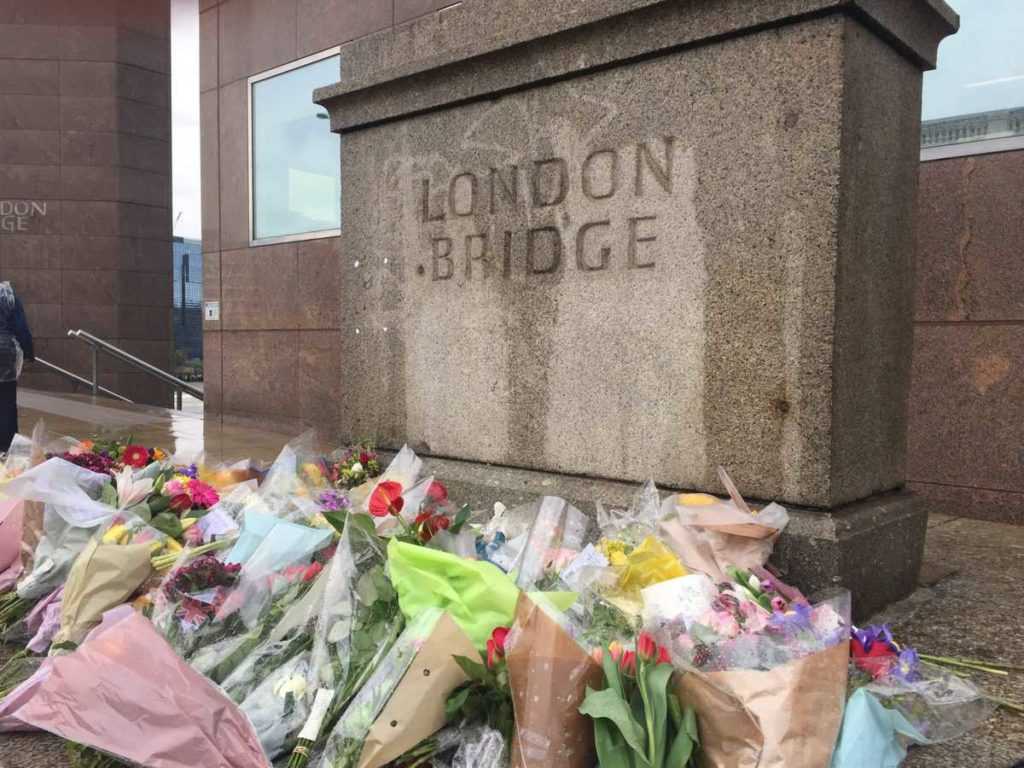 London_Bridge_floral_tributes