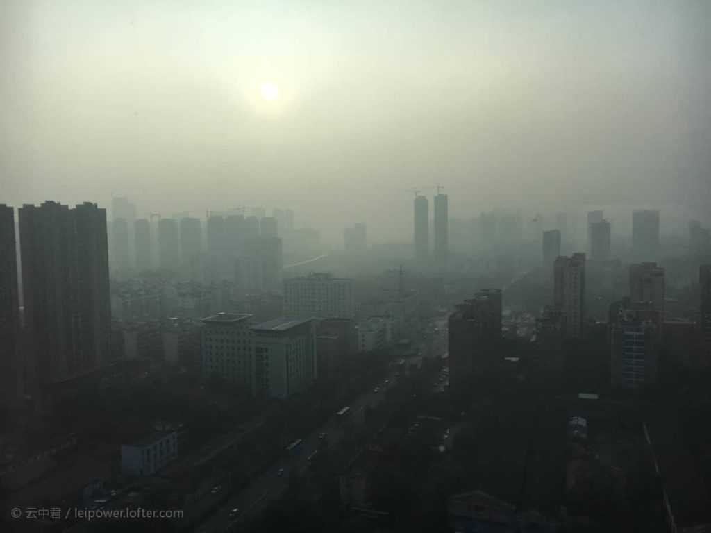 Smog_descends_on_Wuhan,_Hubei,_China