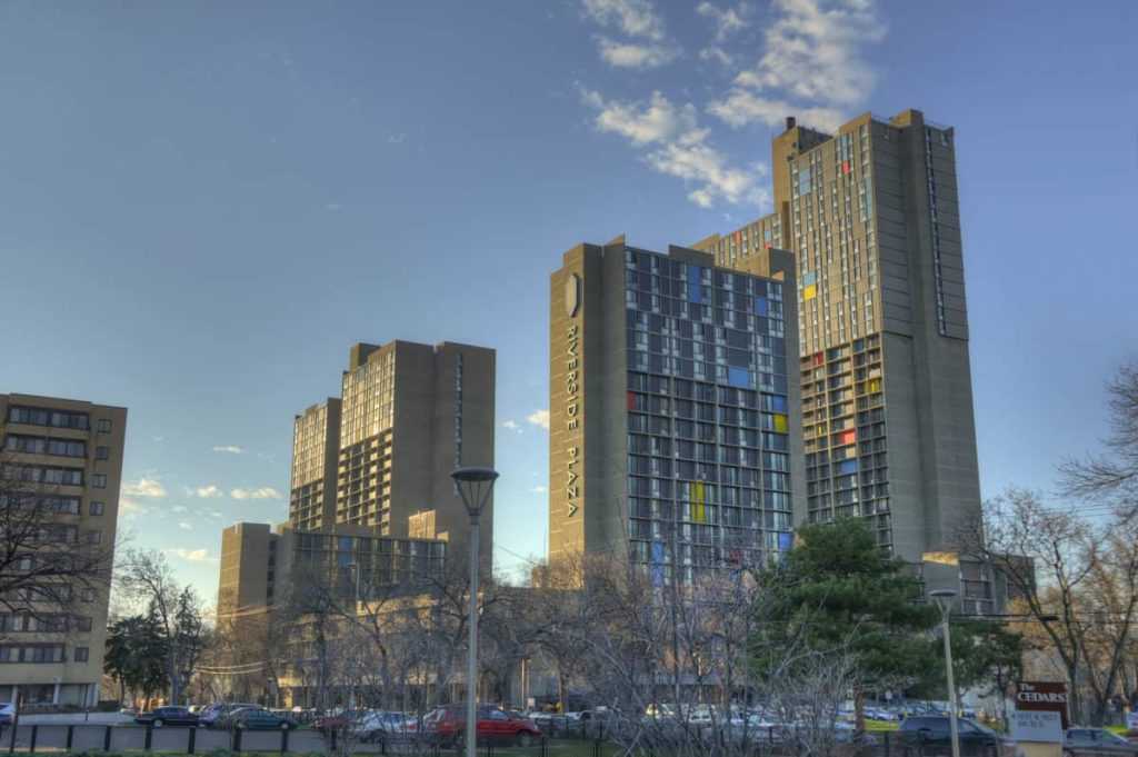 Riverside_Plaza_at_sunset