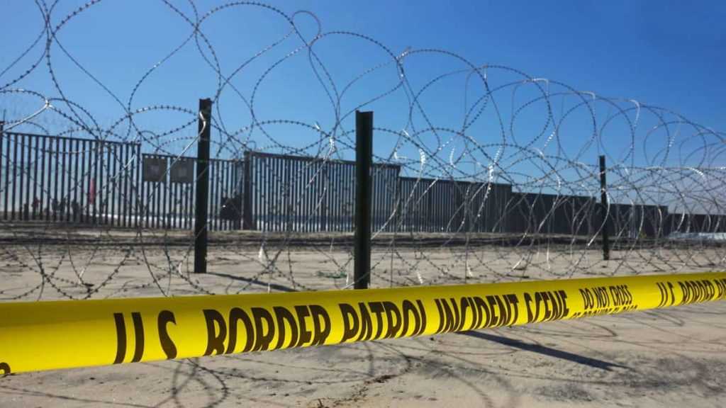 Fortifications along US-Mexico border