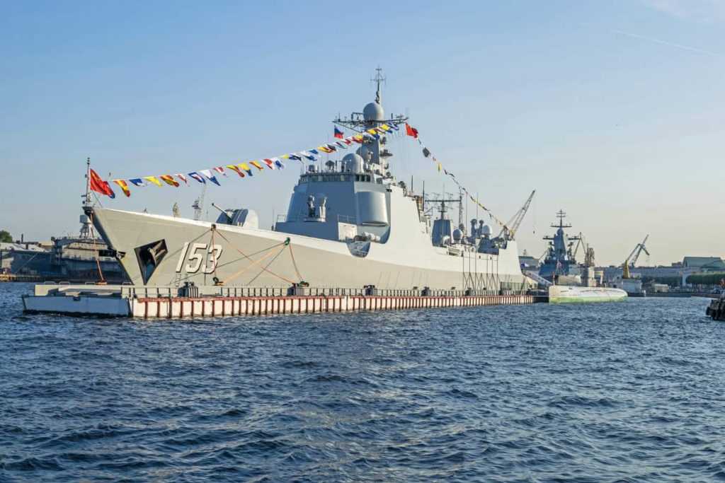 Chinese Navy guided-missile destroyer Xi’an (153) on the Neva River in Saint Petersburg, Russia