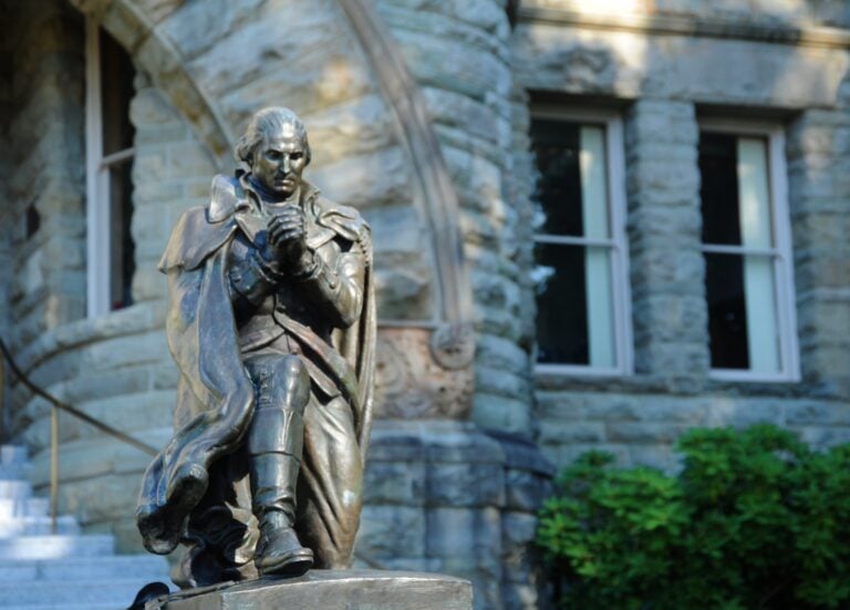 “Having laid down his sword, statue of General George Washington praying, old capital building, Olympia, Washington, USA” by Wonderlane, CC BY 2.0